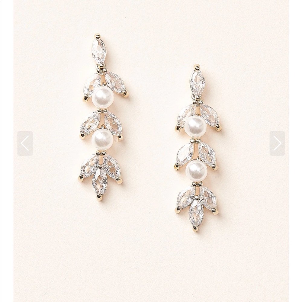 Dareth Colburn Pearl drop earrings with gold metal!